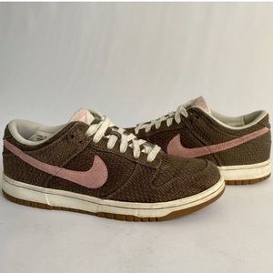 ULTRA RARE nike 2006 low dunk sneakers